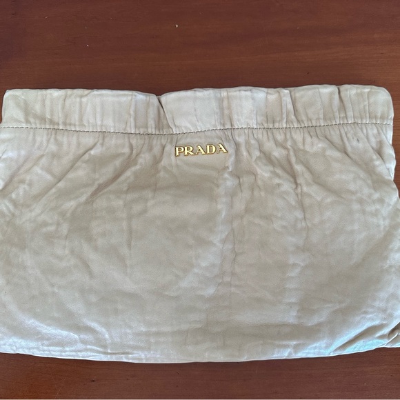 Prada - Picture 1 of 10